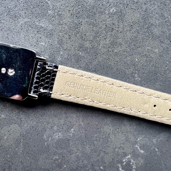 SWAROVSKI LEATHER AND CRYSTAL BRACELET - New in box - Picture 5 of 8